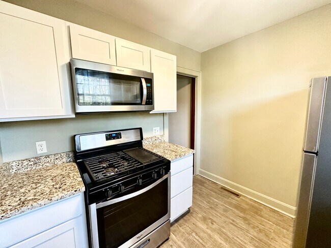 Building Photo - 24 W Tulane Rd