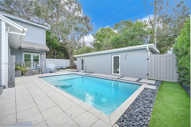 Building Photo - 150 NE 50th St