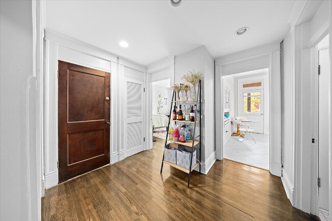 Building Photo - "Charming 3-Bed Duplex with Hardwood Floors & Cozy Fireplace - 6114 Waterman Blvd, St. Louis!" ST...