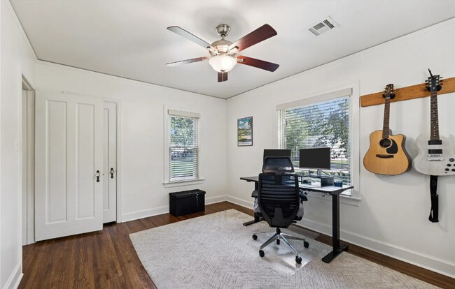 Building Photo - 2 Bed | 2 Bath Near TU!