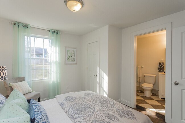Building Photo - Charming Renovated Home