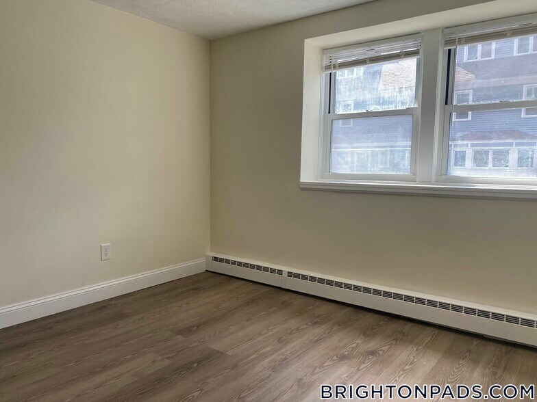 Building Photo - 168 N Beacon St