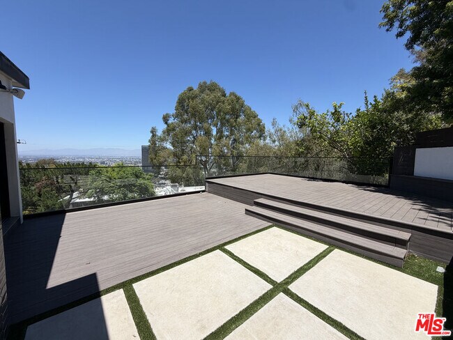 Building Photo - 3565 Multiview Dr