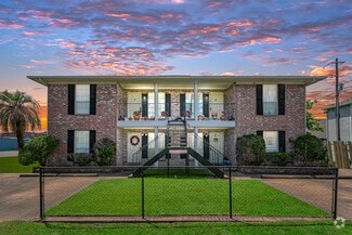 Fourplex Close to Everything - Hollock Square