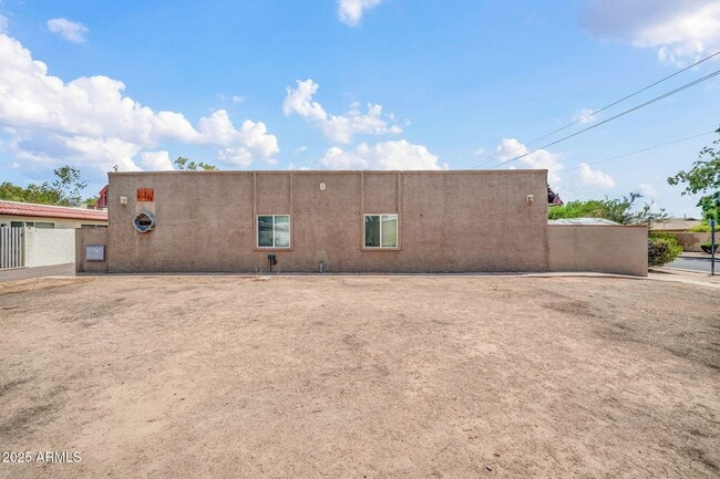 Building Photo - 2701 E Tierra Buena Ln
