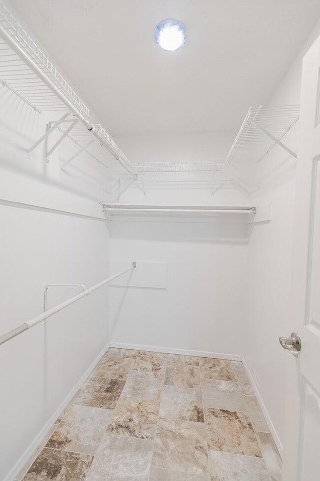 Building Photo - Newly Updated Two Bedroom Two Bath Townhouse