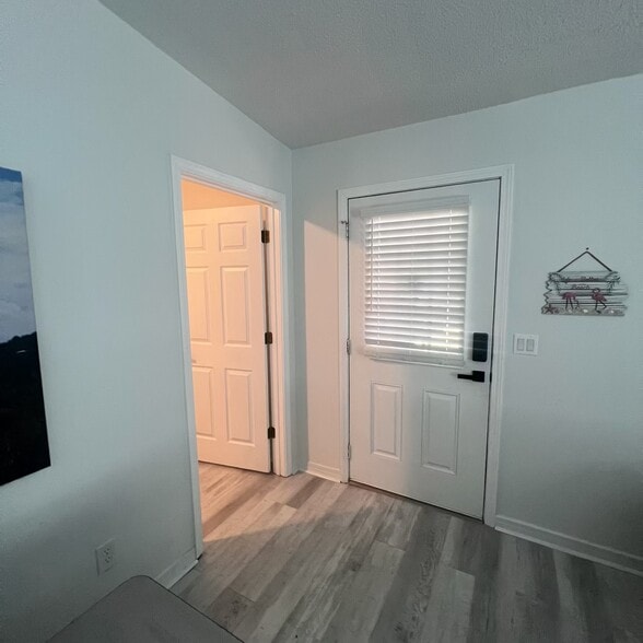 Building Photo - 4584 Tamarind Dr