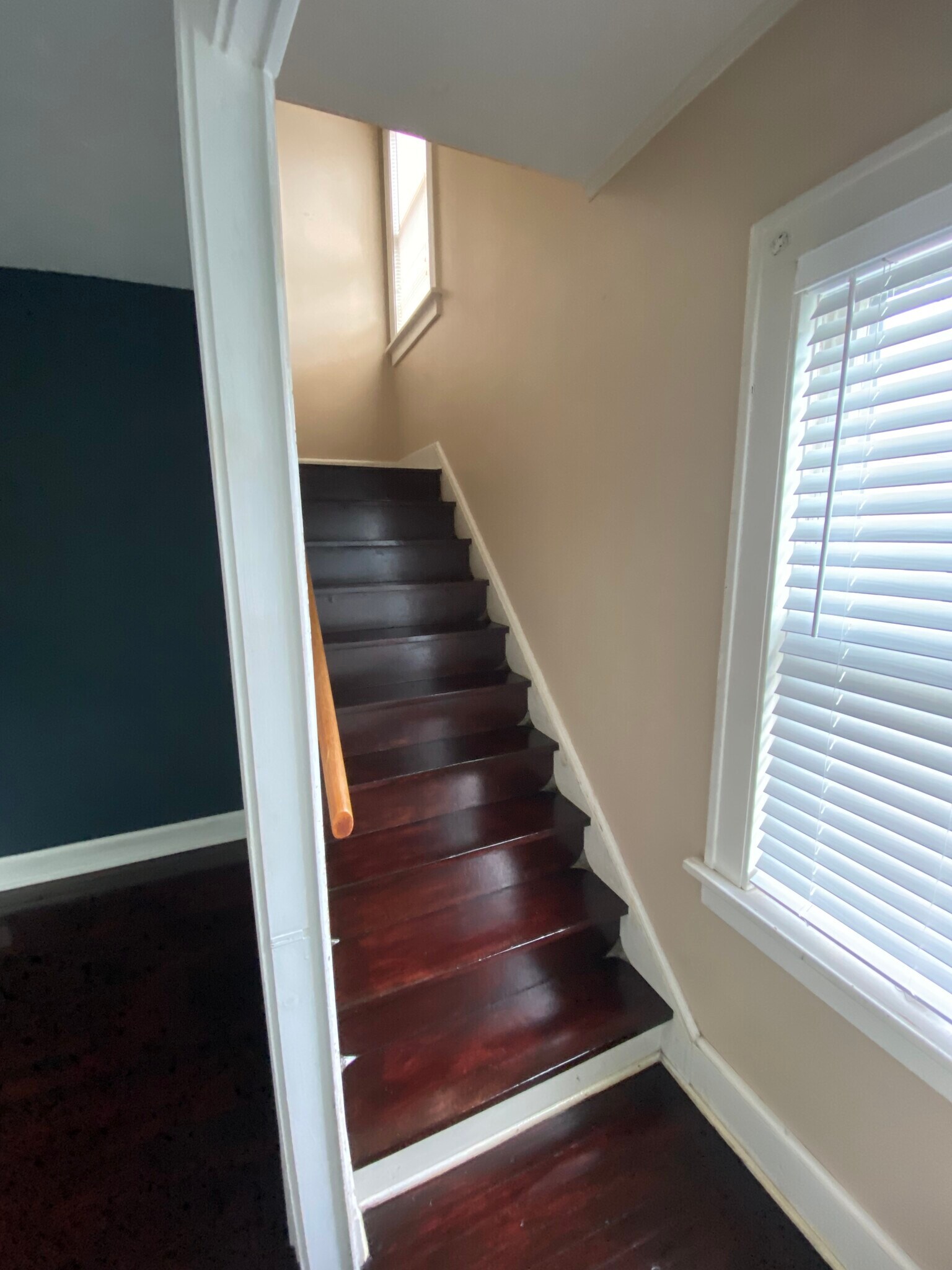 Building Photo - 377 Parkside Dr