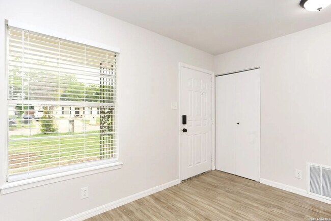 Building Photo - 7118 Castleridge Dr