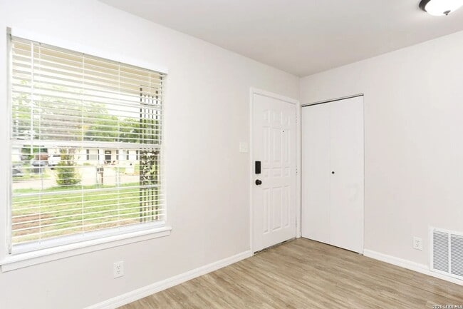 Building Photo - Single Story Home Near Tom Slick Park