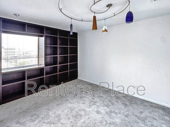 Building Photo - 1502 S Boulder Ave