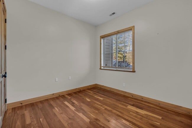 Building Photo - Canyon Links Townhome