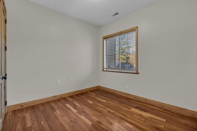 Building Photo - Canyon Links Townhomne