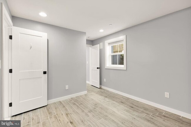 Building Photo - 909 Webster St NW