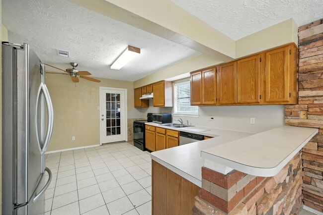 Building Photo - 5203 E Pagewick Dr