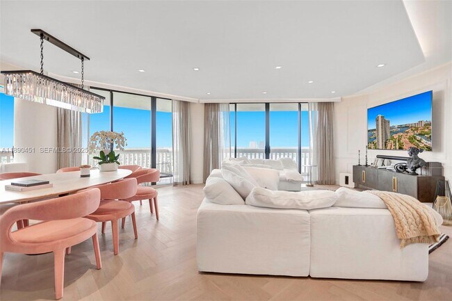 Building Photo - 2000 Island Blvd