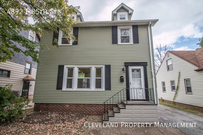 Building Photo - Wonderfully Renovated Colonial