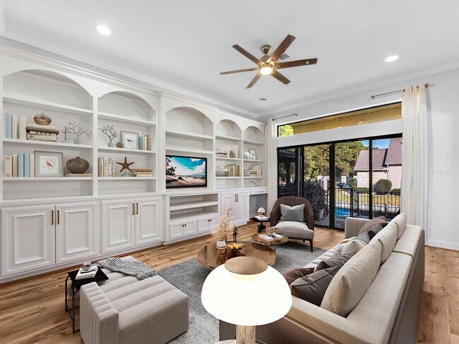 Building Photo - 354 Old Aqua Landing E