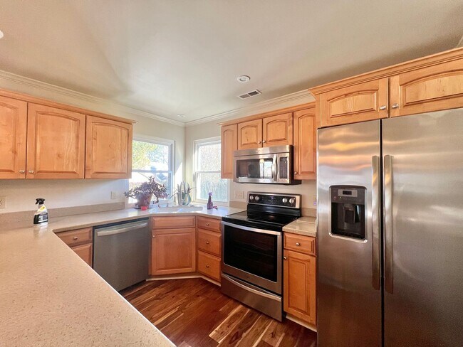 Building Photo - Charming Newly Remodeled 3BD, 2.5BA Raleigh Home with a Bonus Sunroom