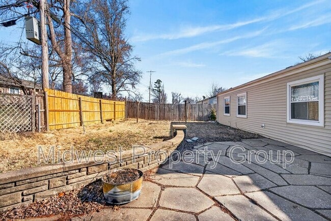 Building Photo - 36 Jamestown Dr