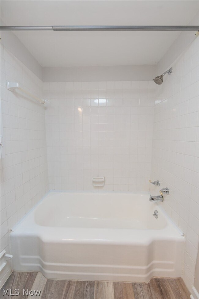 Building Photo - 7020 Carriage Hill Dr