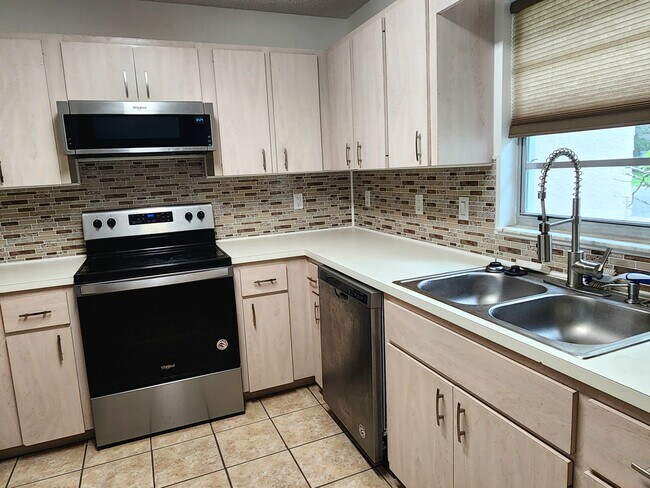 Building Photo - 8437 SW 90th St