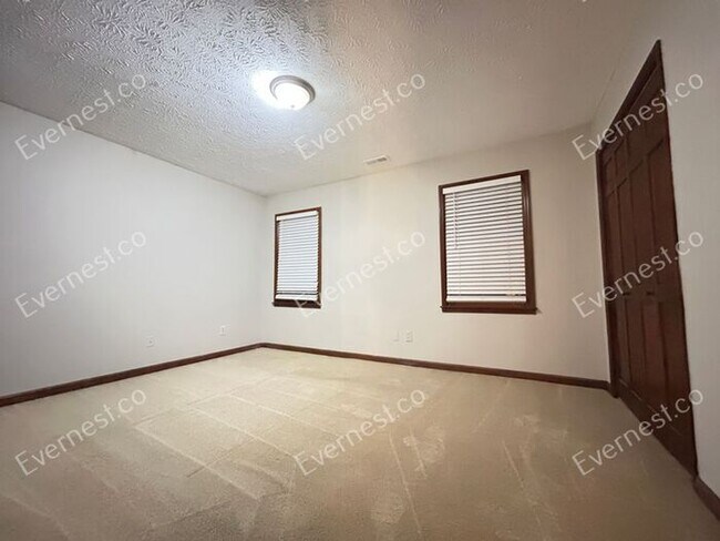 Building Photo - 170 Olde Oak Dr
