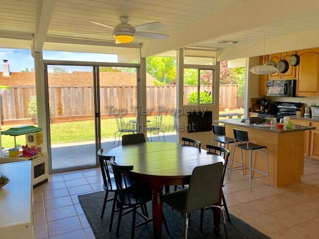 Building Photo - Popular Eichler model 4 Bed / 2 Bath / 1,742 Sqft Walnut Creek single-family house in the Rancho ...