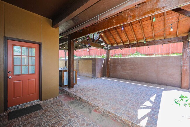 Building Photo - 1237 Whisper Hill Dr