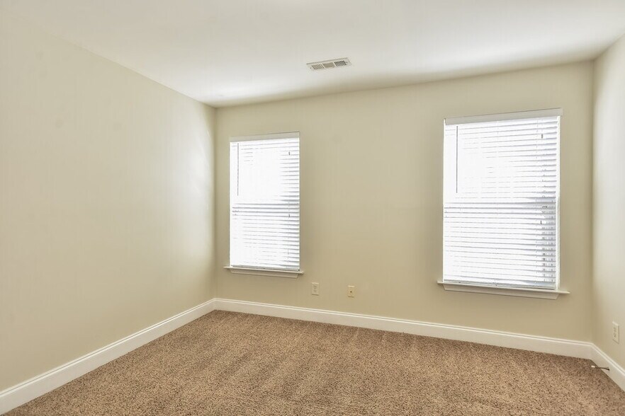 Building Photo - 1565 Bridgecrest Dr