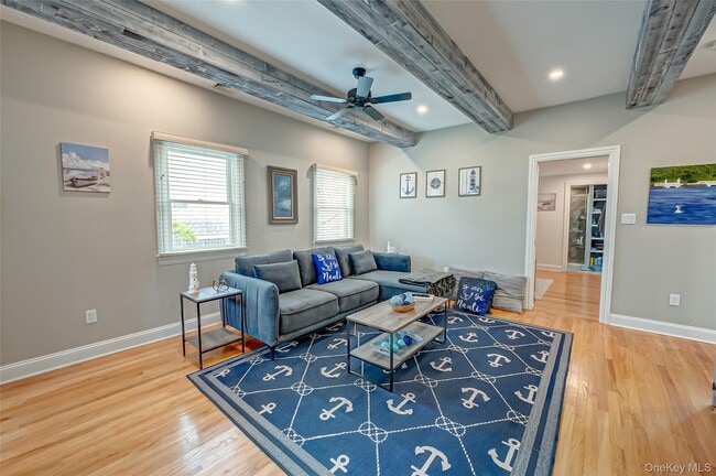 Building Photo - 71 S Bay Dr