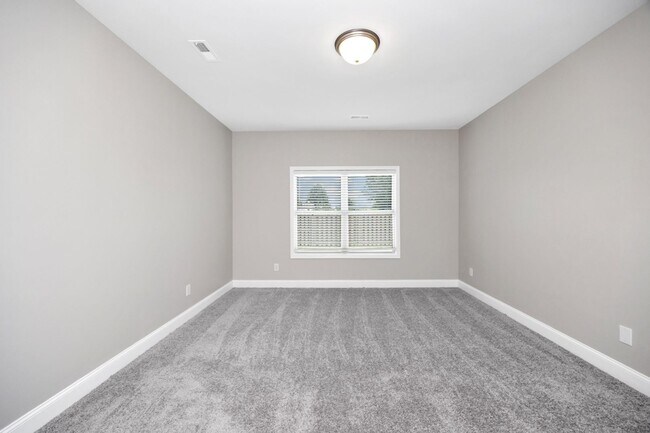 Building Photo - 153 Cherry Laurel Dr