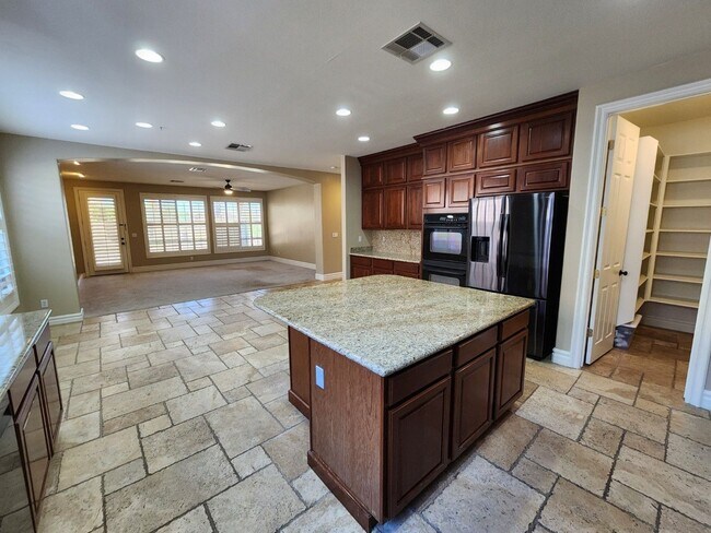Building Photo - Beautifully Upgraded Southern Highlands Ga...