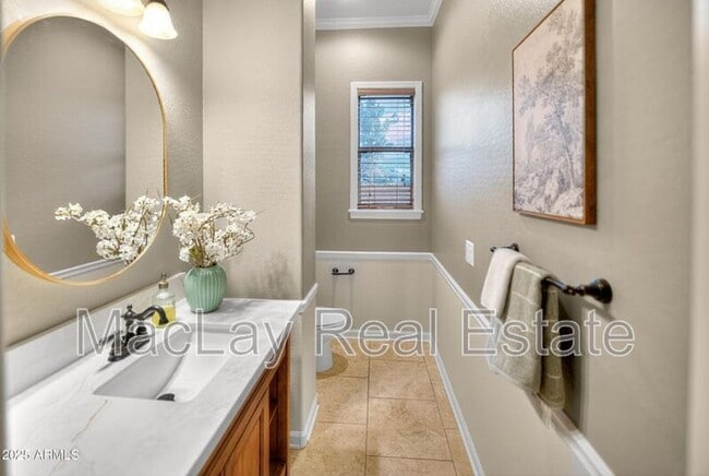 Building Photo - 527 E Tonto Dr