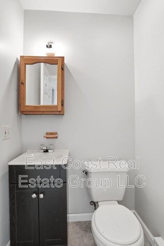 Building Photo - 257 School House Dr