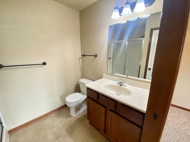 Building Photo - $1,850 | 3 Bedroom, 2.5 Bathroom | Pet Fri...