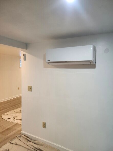 Building Photo - 4 Church St