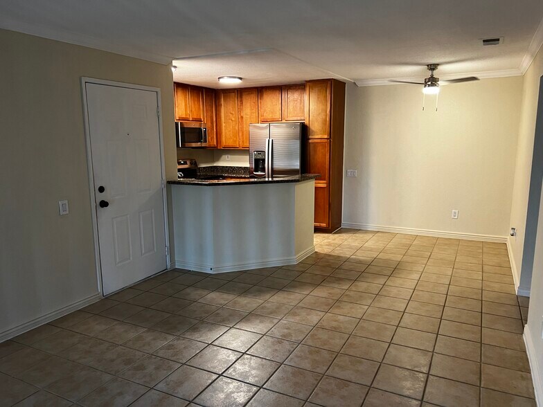 Building Photo - 78650 Avenue 42