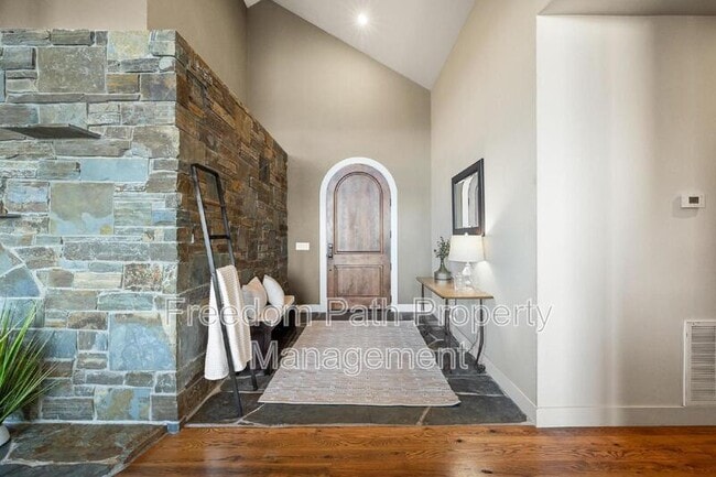 Building Photo - 721 Sanctuary Hls