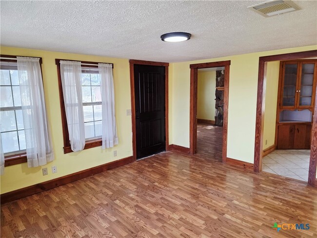 Building Photo - 14942 Cedar Valley Rd