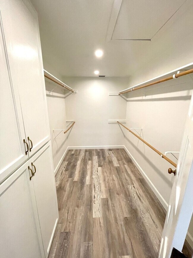 Building Photo - SINGLE STORY!! GATED COMMUNITY!! HIDDEN TR...
