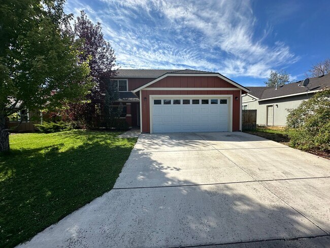 Primary Photo - SW Bend House Near the Old Mill District, 4 Bdrms, 2.5 baths, A/C, Office/den, Dbl. Garage