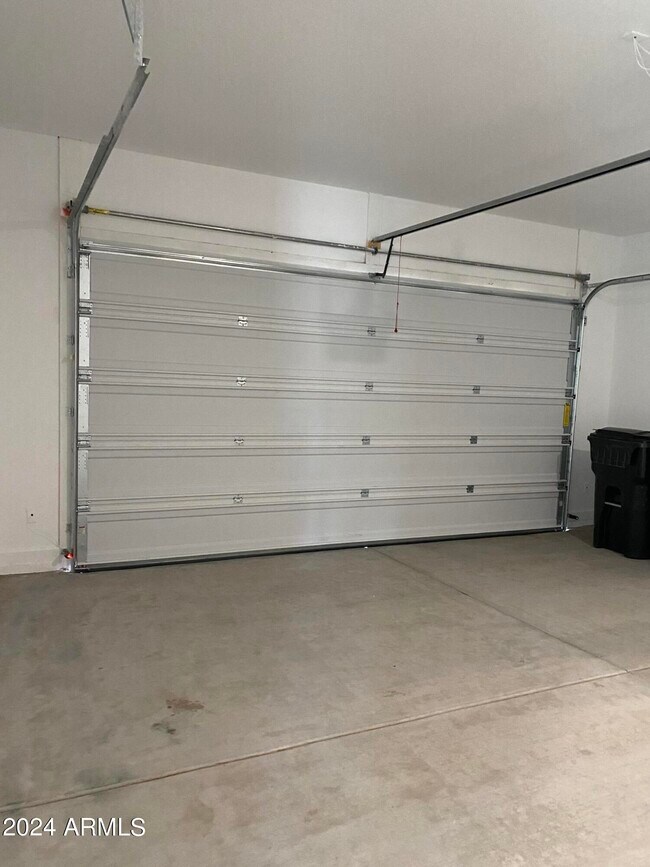 Building Photo - 4853 E St John Rd