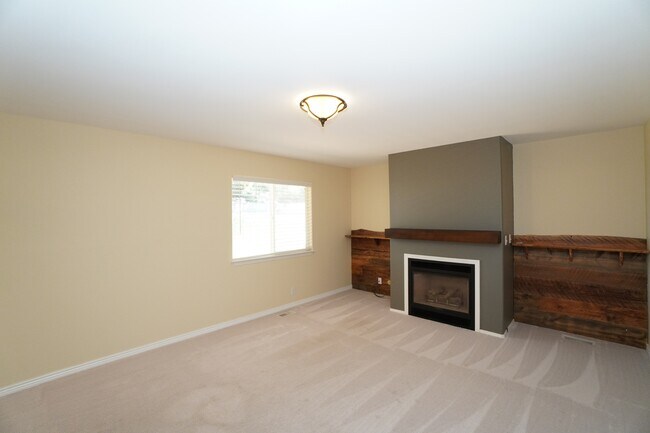 Building Photo - 5903 S Snowdrop Pl