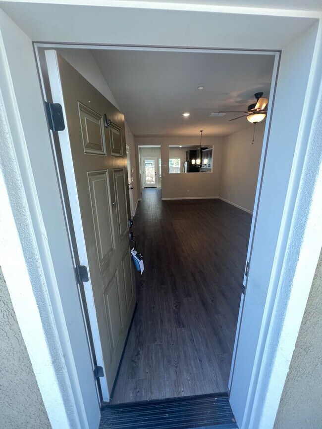 Building Photo - 3 Bed / 2.5 Bath | Rocklin Townhome