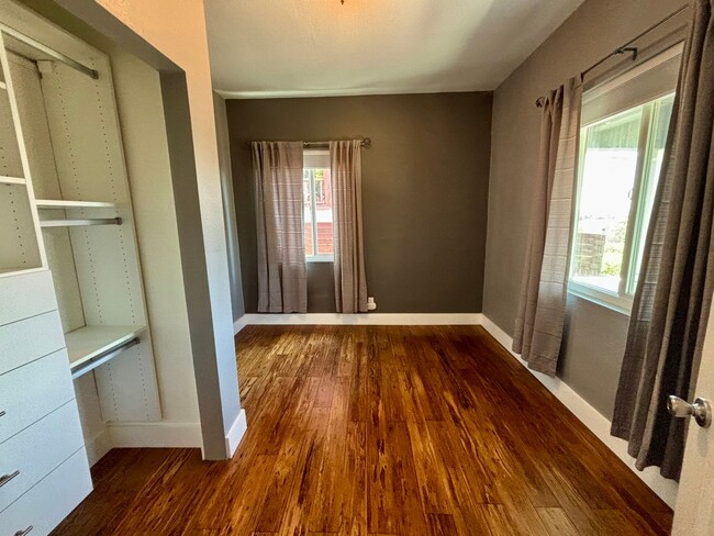 Building Photo - Gorgeous Upgraded Home In Glassell Park Area