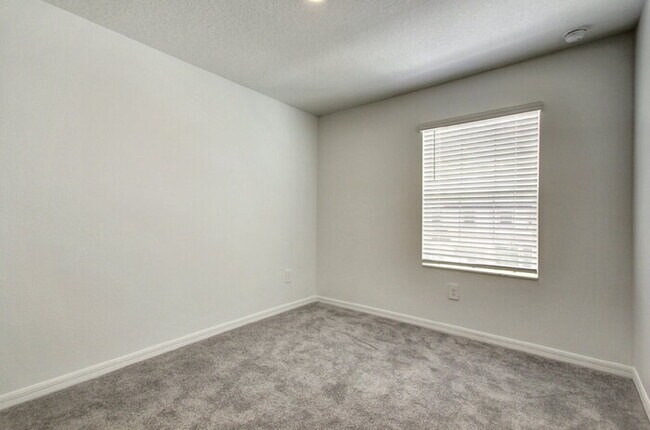 Building Photo - Charming 3-Bedroom Home with 2.5 Baths in ...