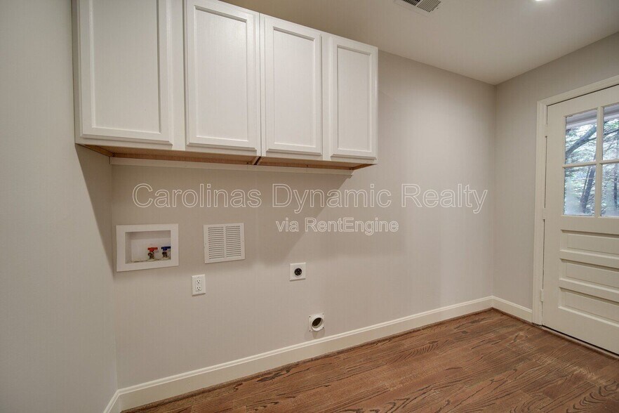Building Photo - 6700 Castlegate Dr
