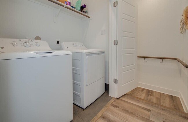 Building Photo - 970 Highland Sound Ln
