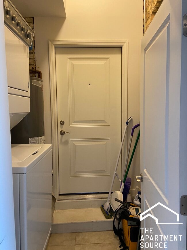 Building Photo - 1811 N Clybourn Ave